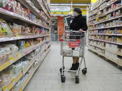 Почти втрое уменьшилось число россиян, посещающих магазины ежедневно