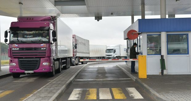 Польша и Литва хотят ограничить движение грузовиков в Россию и Белоруссию без решения Евросовета