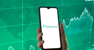 Чистый убыток брокерской компании Robinhood в I квартале снизился в 3,7 раза - до $390 миллионов